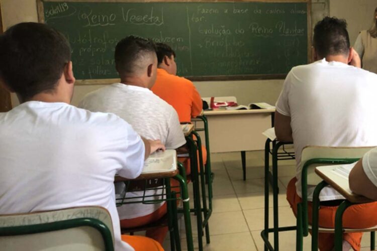Número de presos inscritos no Exame Nacional do Ensino Médio aumenta 36,4%