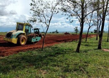 Patrulha Rural faz readequação de estradas em Terra Rica