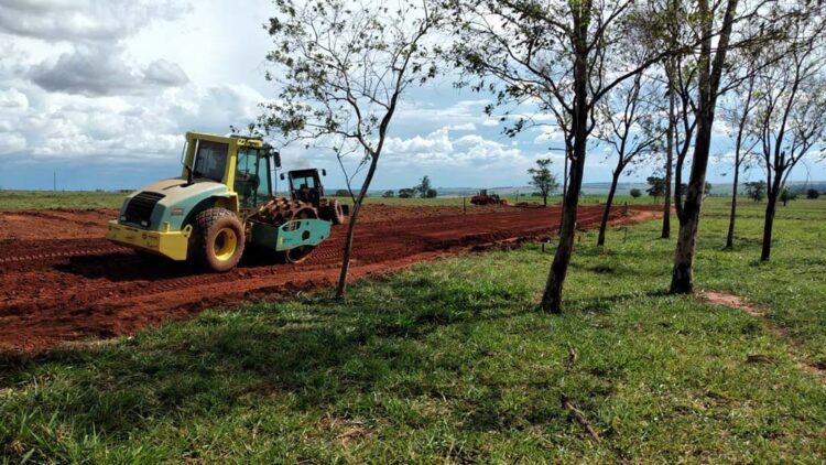 Patrulha Rural faz readequação de estradas em Terra Rica