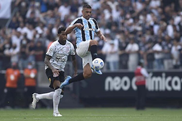 Corinthians arranca empate e deixa Grêmio por um fio de ser rebaixado