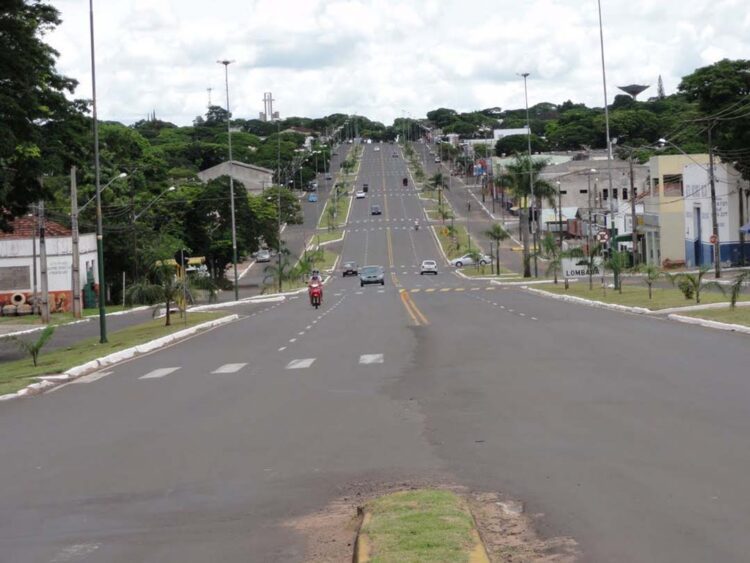 Parlamentares pedem a inversão de vagas de estacionamento na Avenida Heitor