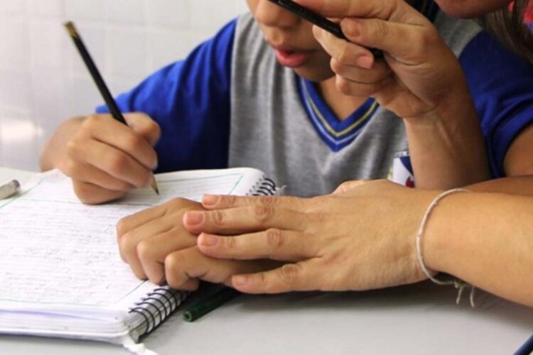 Comissão aprova vaga em escola para filho de vítima de violência