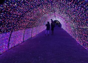 Orla de Porto Rico está toda iluminada  e encanta moradores e turistas