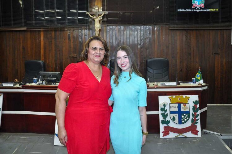 Discursos sobre parceria, respeito e representatividade feminina marcam posse de novas vereadoras