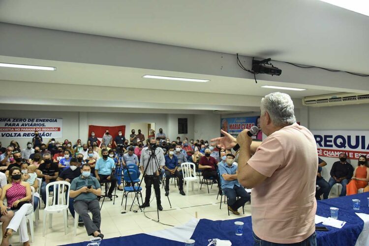 Pré-candidato a governador, Requião conversa com lideranças do Noroeste do Paraná