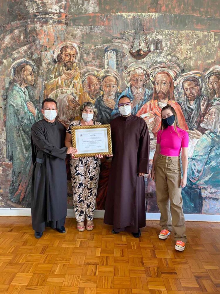 Carmelitas de Paranavaí recebem moção de aplausos
