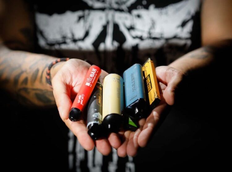 Mesmo com leis proibindo, explodiu a venda de cigarro eletrônico no Paraná