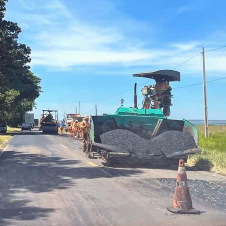Recuperação da PR-182 e de vias rurais marcam a semana de trabalho