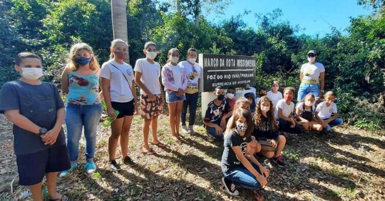 Alunos visitam o encontro das Águas