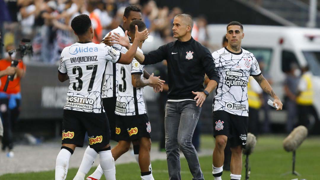 Sylvinho agora assume objetivos e diz que Corinthians quer ser campeão