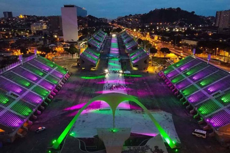 Especialistas dizem ser arriscado manter Carnaval no Sambódromo do Rio
