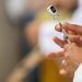 Anvisa libera Coronavac para faixa de 6 a 17 anos e veta uso de 3 a 5