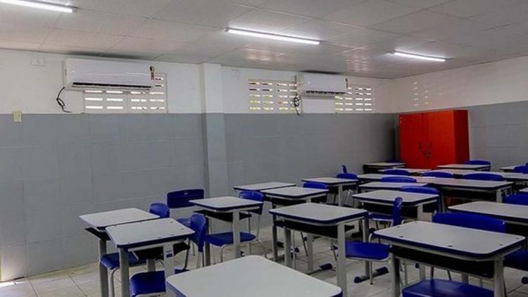 Prefeito anuncia compra de ar-condicionado para as escolas de Santa Cruz de Monte Castelo