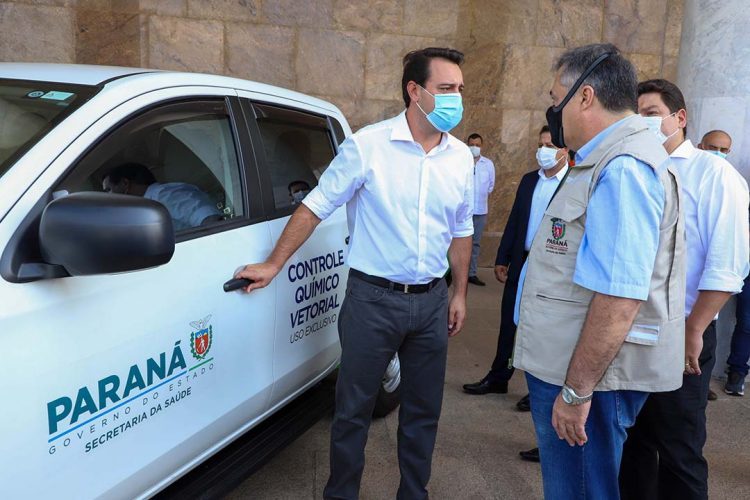 Governador entrega 42 caminhonetes  para reforçar trabalho de vigilância ambiental