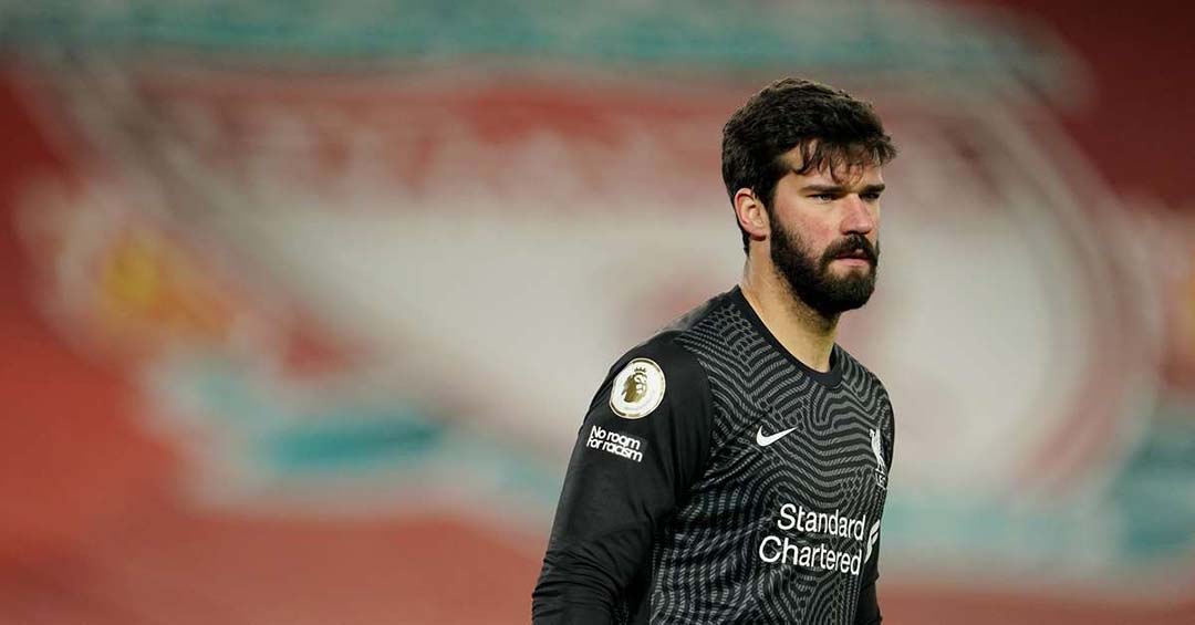 Alisson é eleito melhor goleiro do mundo pela France Football 