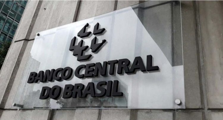 Inflação estoura a meta e fecha 2021 em 10,06%, maior alta desde 2015
