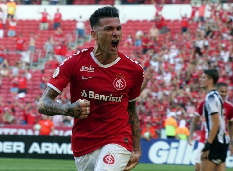 Inter confirma renovações de Cuesta,  Moisés, Rodrigo Lindoso e Keiller