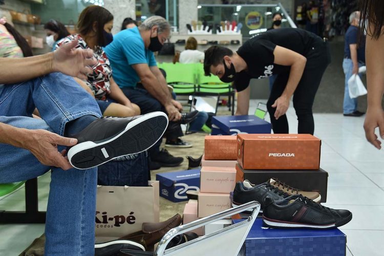 Dados parciais indicam retomada do comércio paranaense em 2021