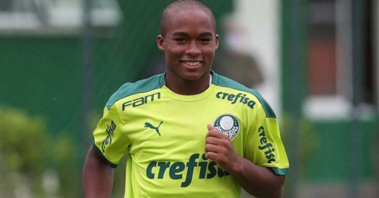 Fifa cita craques históricos do Palmeiras ao exaltar golaço de Endrick