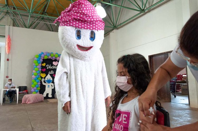 Crianças de 9 a 11 anos sem comorbidades podem ser vacinadas contra Covid no próximo sábado