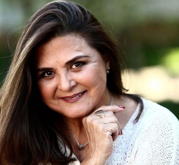 Elizangela tem alta após Covid-19, mas ainda usa oxigênio, diz prefeitura