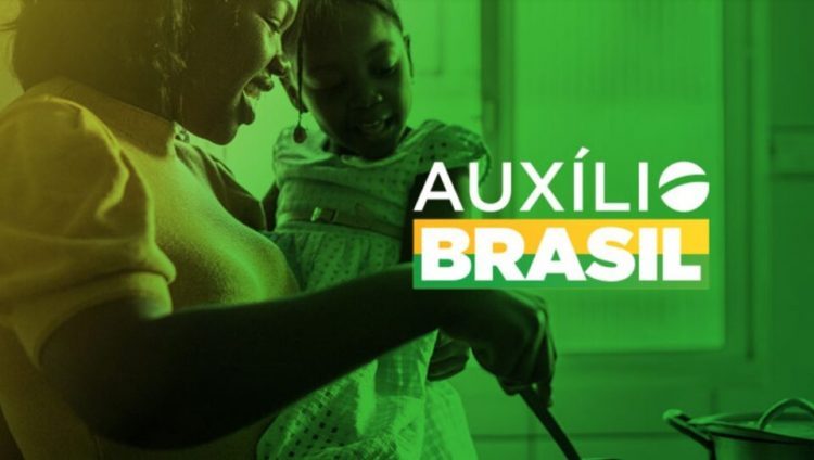 Governo inclui 3 milhões de famílias e diz ter zerado fila do Auxílio Brasil