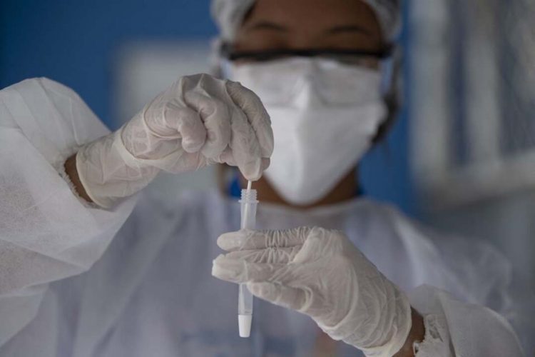 Brasil tem quase 229 mil casos de Covid em 24 h, novo recorde na pandemia