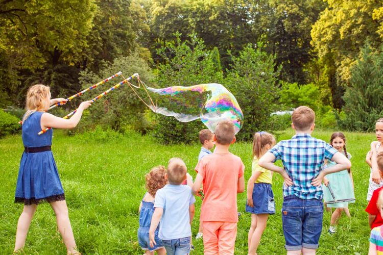 Brincar ao ar livre faz bem para os olhos