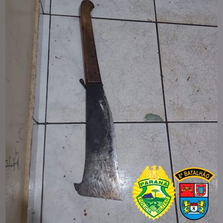 Mulher sofre golpe de facão no pescoço e precisa ser hospitalizada