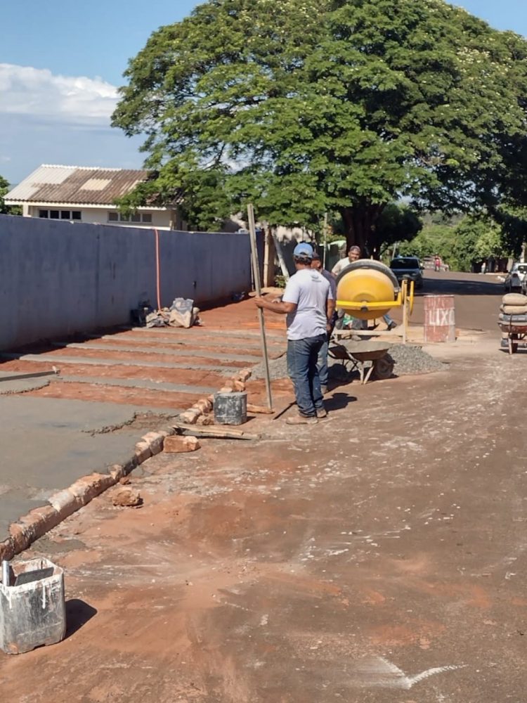 Município inicia reforma do Cras e  constrói calçadas no Ginásio de Esportes