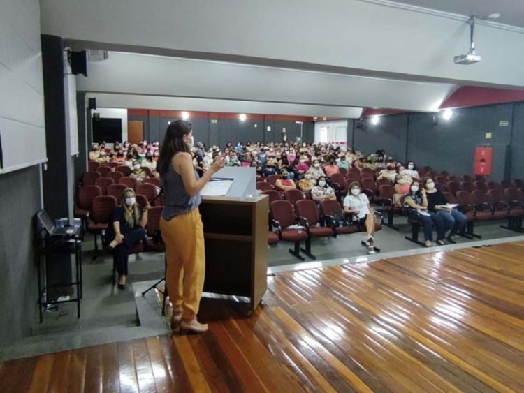 Profissionais participam de palestra sobre Desenvolvimento Motor Infantil