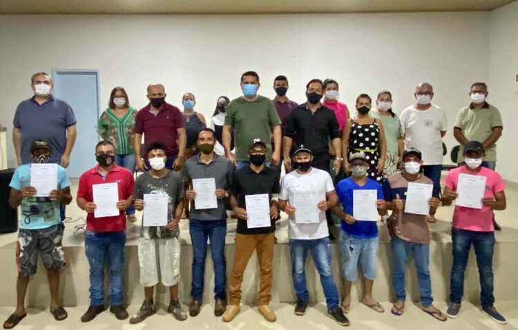 Cursos profissionalizantes garantem formação  a 50 moradores em diferentes áreas de atuação