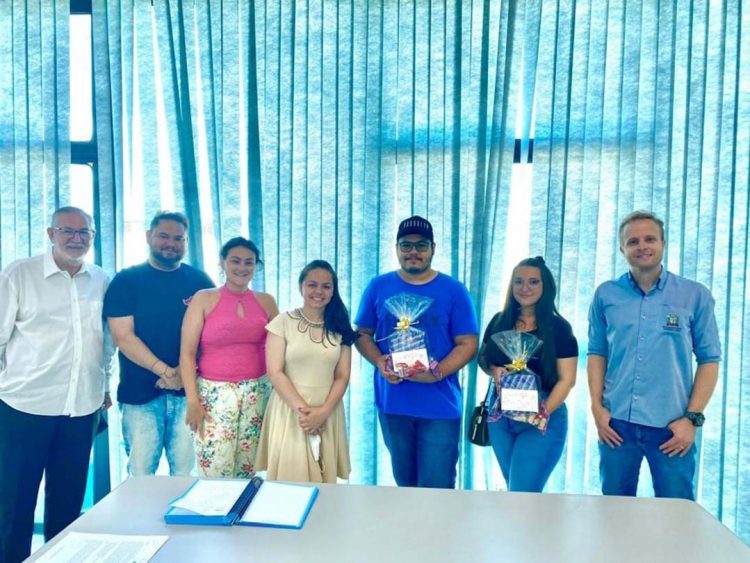 Jovens concluem curso de Tecnologia da Informação através do Centro da Juventude