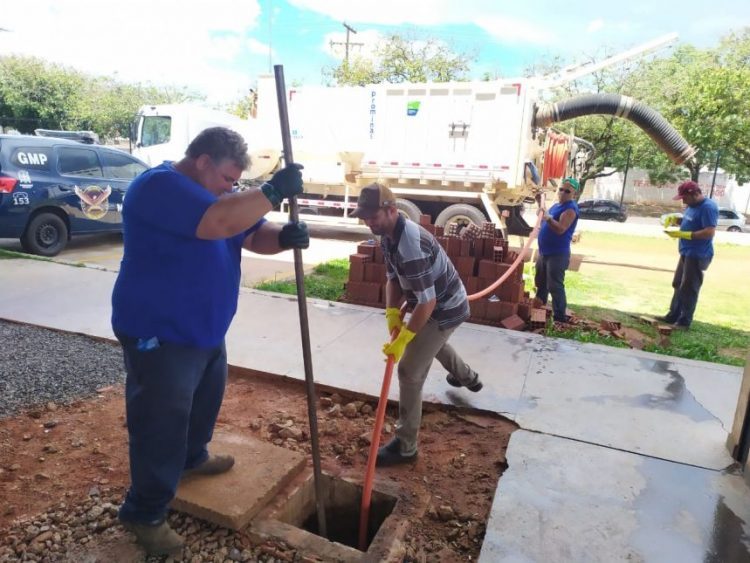 Infraestrutura trabalha na solução de problemas na rede de esgoto do Terminal Rodoviário