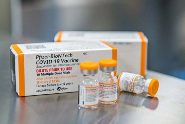 Brasil recebe 3º lote de vacinas da Pfizer para crianças de 5 a 11 anos