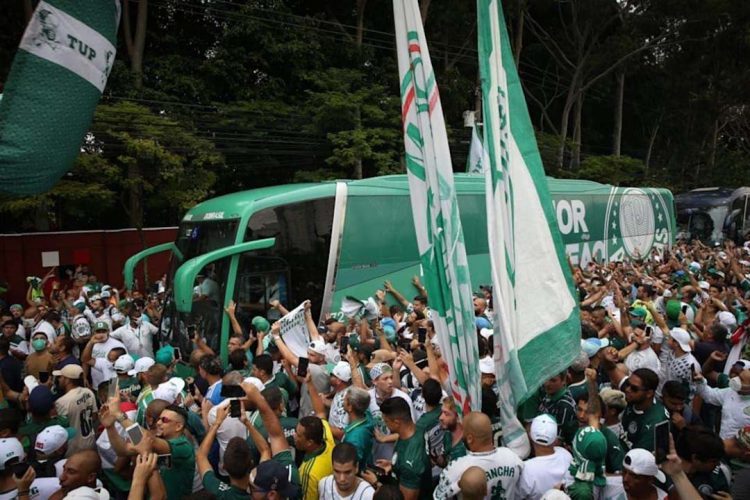 Torcedores enviam Palmeiras ao  Mundial com festa e clima de otimismo