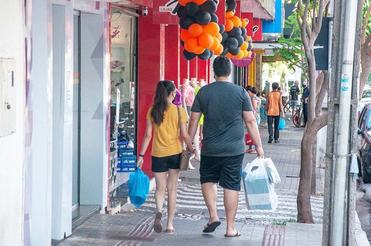 Recesso de Carnaval altera atendimento nos serviços públicos, comércio e bancos