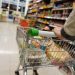 Consumidor brasileiro ensaia melhora na confiança