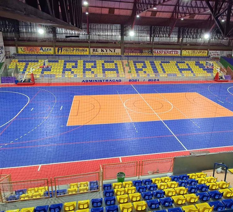 Cadeiras são instaladas no Ginásio de Esportes Soletão