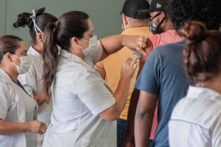 Segunda dose da vacina da Janssen volta  a ser aplicada diariamente em Paranavaí