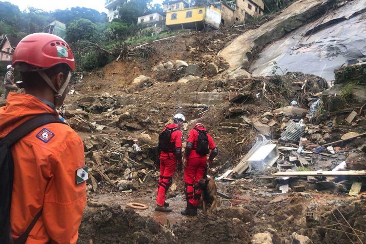 Defesa Civil do Paraná auxilia em  ações de resgate em Petrópolis
