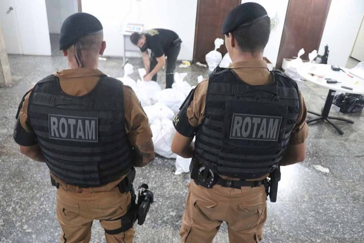 PM encontra depósito com pasta base  de cocaína estimada em R$ 150 milhões