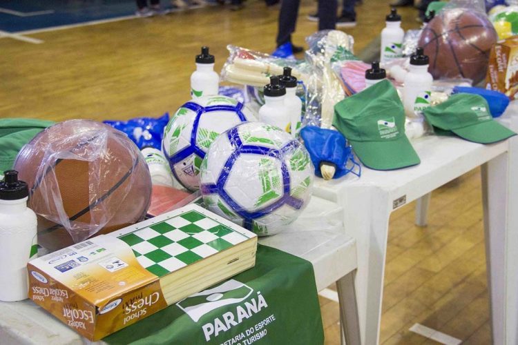 Querência do Norte recebe kits esportivos