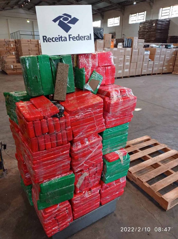 Receita Federal apreende cerca de 600 kg d e maconha e haxixe em Maringá e Cascavel