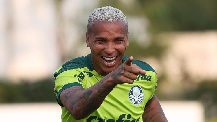 Temor de errar com um ‘novo Borja’  influencia busca do Verdão por um 9