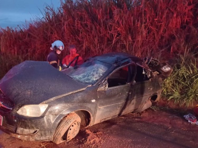 Três pessoas ficam feridas em acidente entre Paraíso do Norte e Rondon
