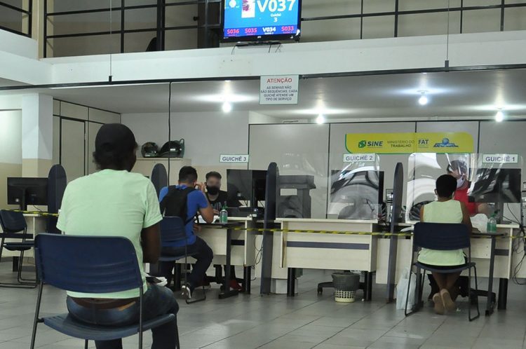 Agência do Trabalhador anuncia 75 vagas de emprego em Paranavaí