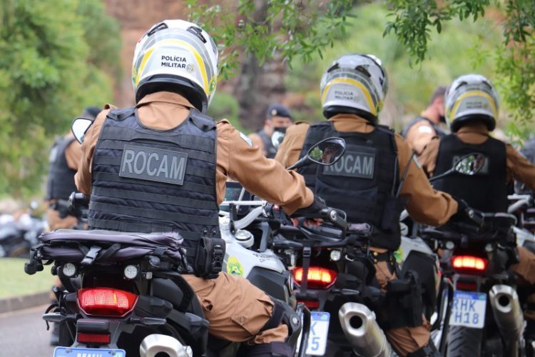 Homem flagrado com drogas para uso pessoal assina termo de infração penal