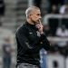 Corinthians demite o técnico Sylvinho após derrota para o Santos