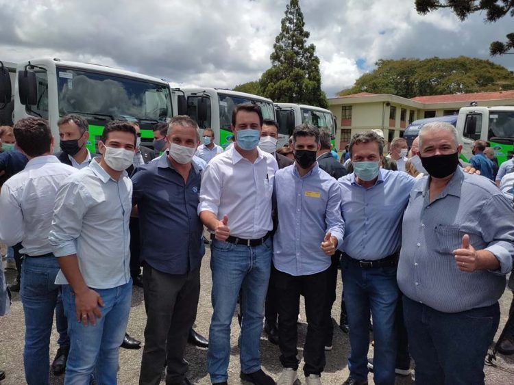 Terra Rica recebe novo caminhão limpa-fossa